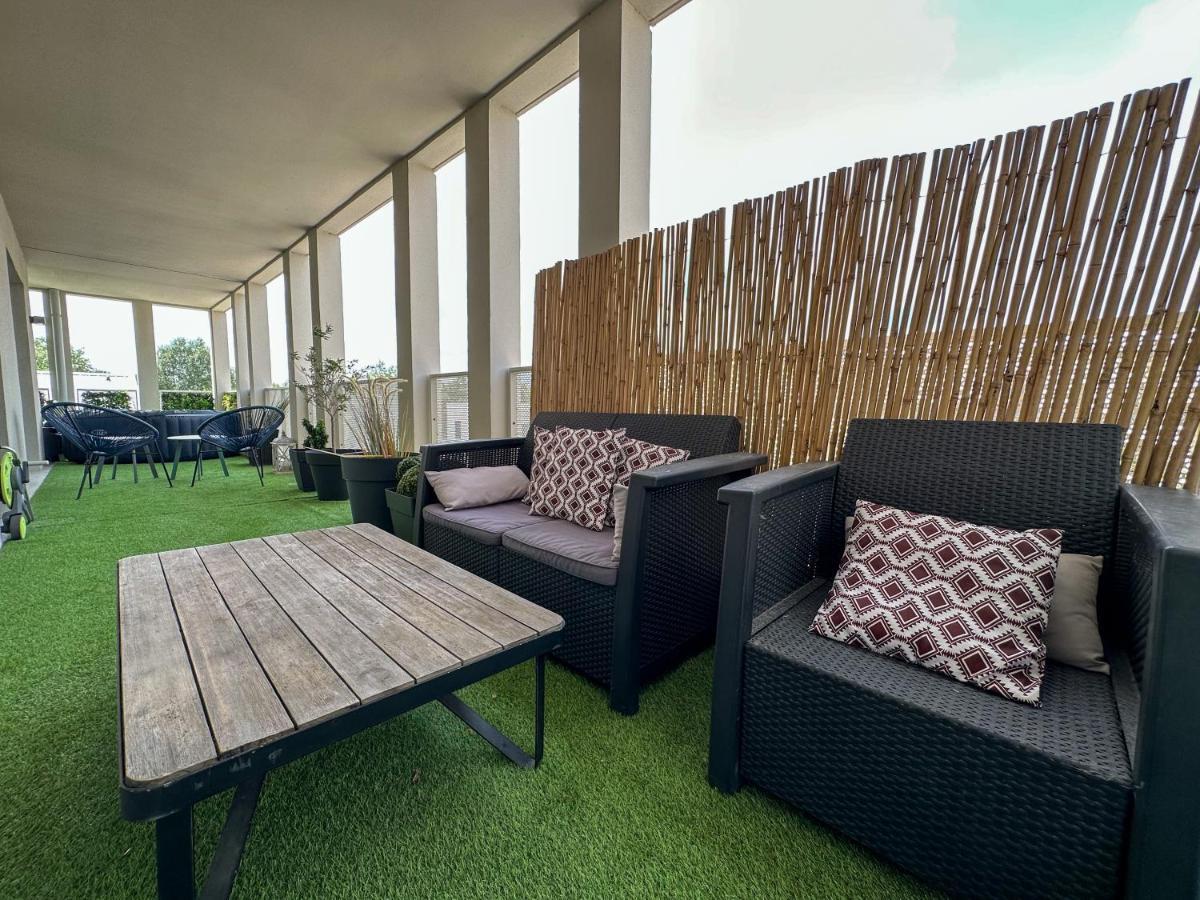Loggia Dream Jacuzzi Apartment Montévrain Exterior foto